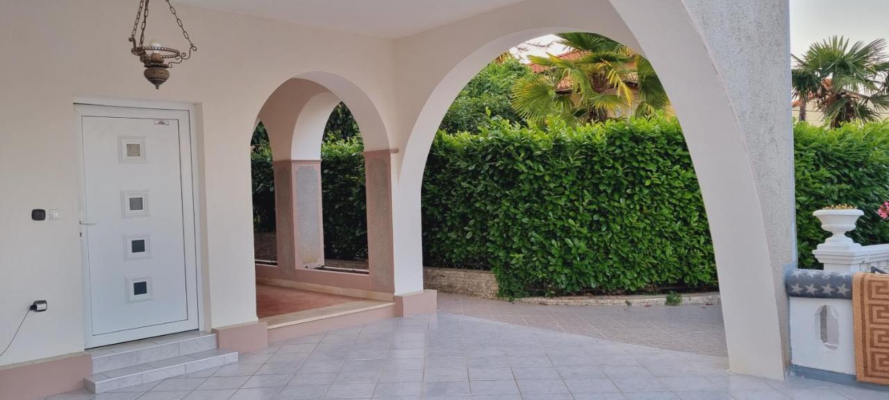 Villa Niki Rezine 로브란 외부 사진