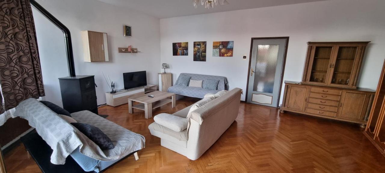 Villa Niki Rezine 로브란 외부 사진