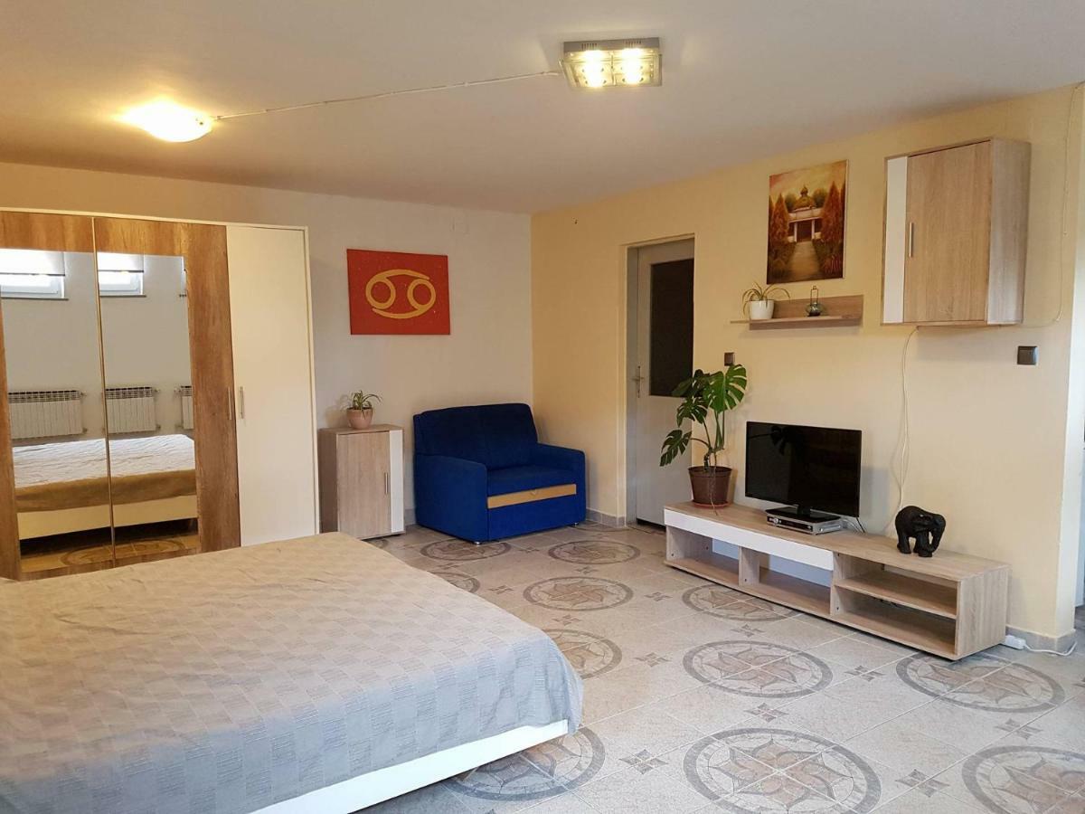Villa Niki Rezine 로브란 외부 사진