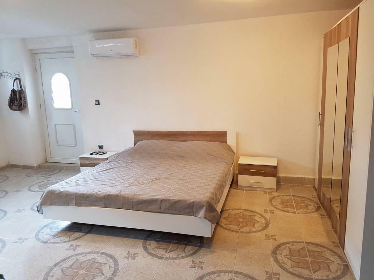 Villa Niki Rezine 로브란 외부 사진
