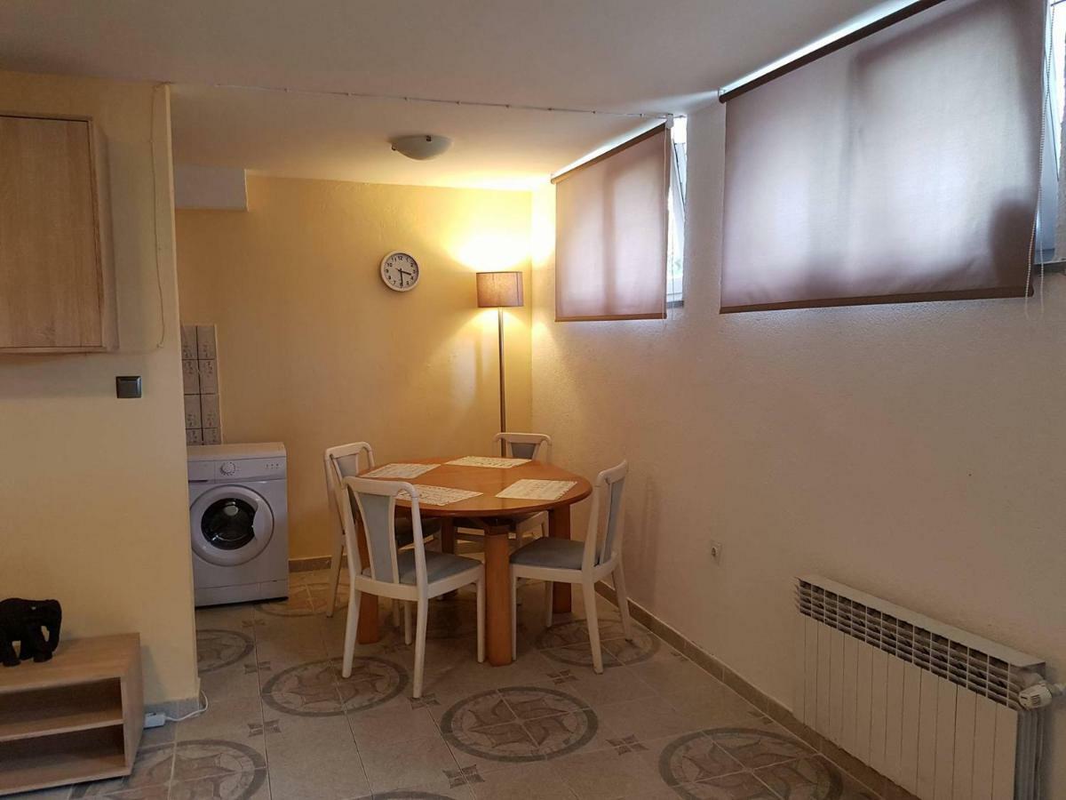 Villa Niki Rezine 로브란 외부 사진