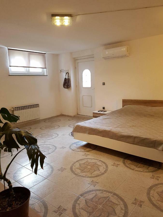 Villa Niki Rezine 로브란 외부 사진