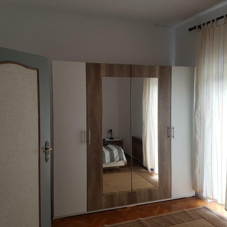 Villa Niki Rezine 로브란 외부 사진